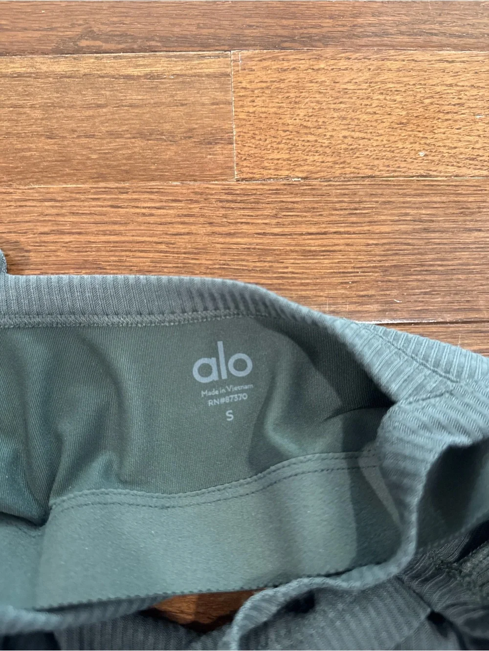 ALO Yoga ribbed scoop